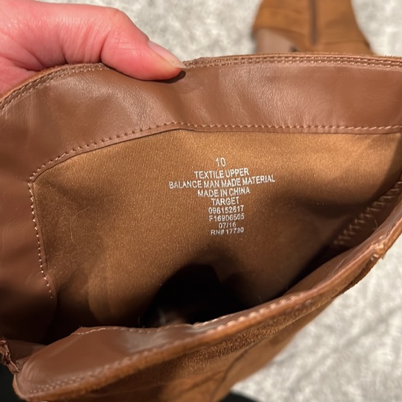 Camel color boots - Picture 3 of 3